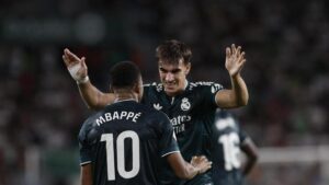 El Real Madrid holgazanea en Elche y rescata el triunfo en el descuento